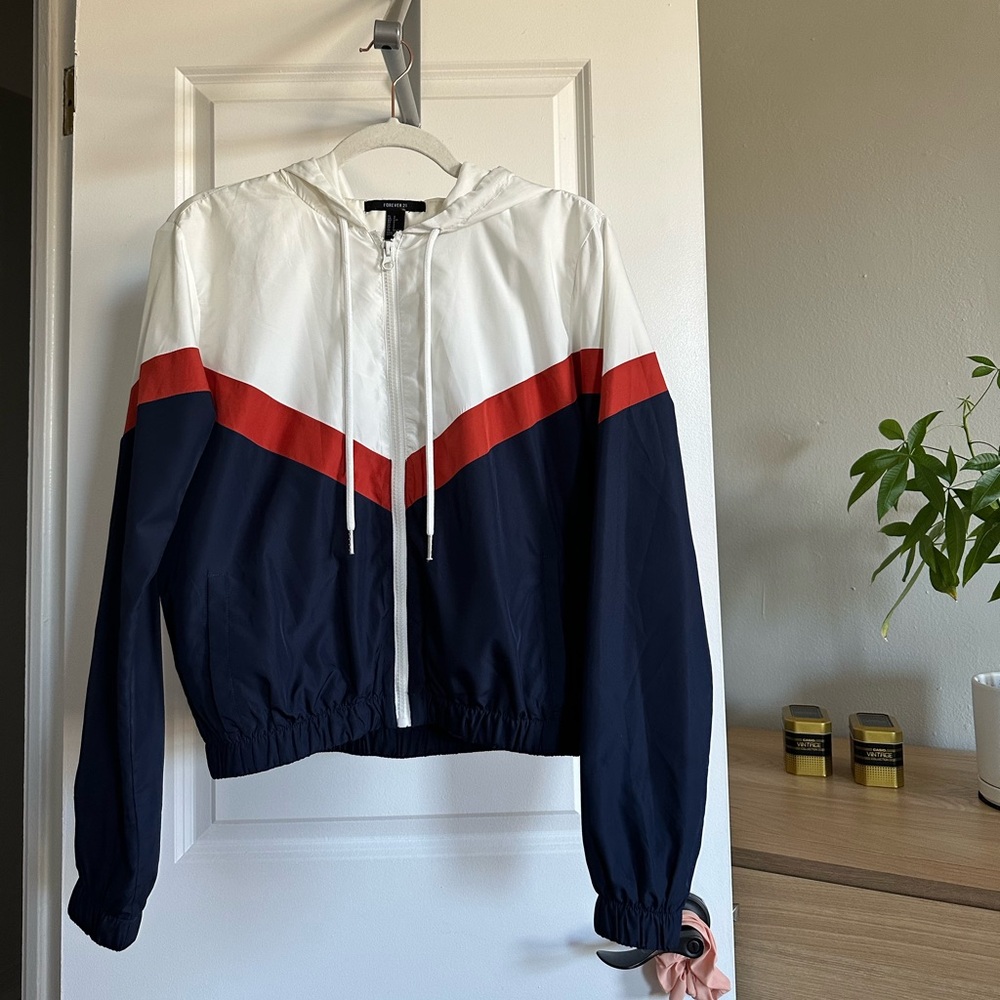80’s inspired hooded windbreaker